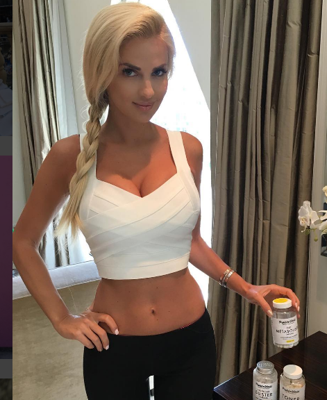 In Her crack Pics